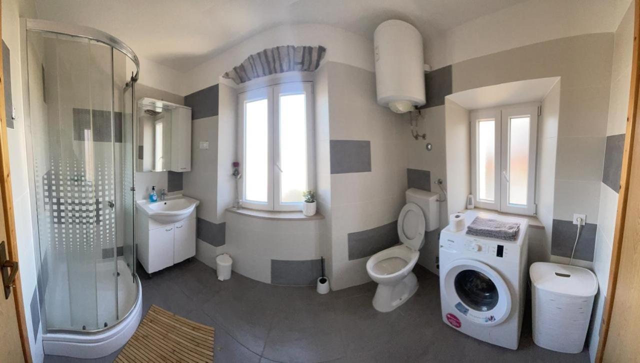 Amani Modern Apartment Lumbarda Kültér fotó