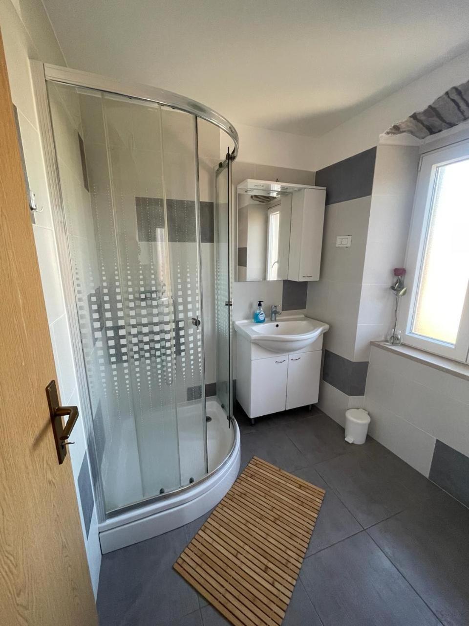 Amani Modern Apartment Lumbarda Kültér fotó
